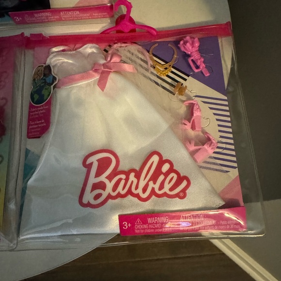 Barbie clothes bundle - Picture 4 of 4